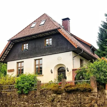 Gruener Wohnen Im Alten Schulhaus * تودتناو