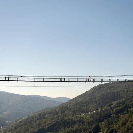 Gruener Wohnen Im Alten Schulhaus * تودتناو